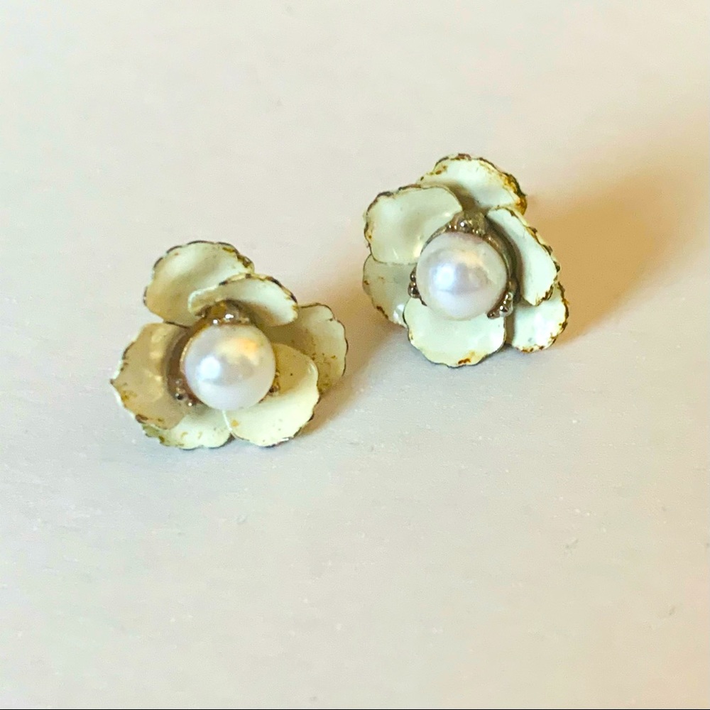 LC Lauren Conrad floral and Pearl earrings